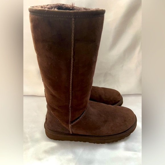 UGG Classic Tall II Boot in color Burnt Cedar - Picture 2 of 13